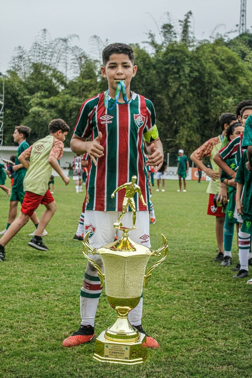 Imagem de compartilhamento para o artigo Campeão sub-12 pelo Fluminense, zagueiro filho de Costa Rica se destaca em campeonato da MS Todo dia